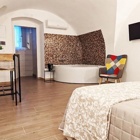 Dama Suite Love & Private Jacuzzi Bari Exterior foto