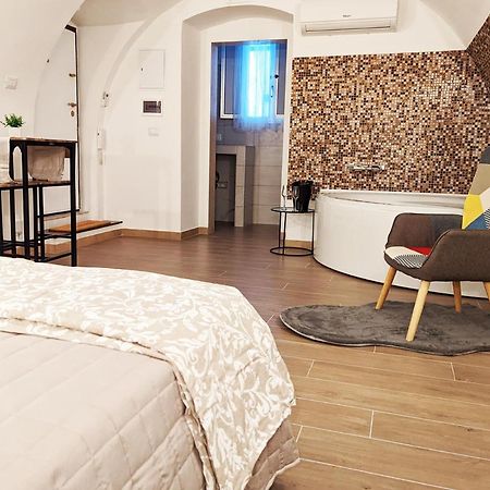 Dama Suite Love & Private Jacuzzi Bari Exterior foto